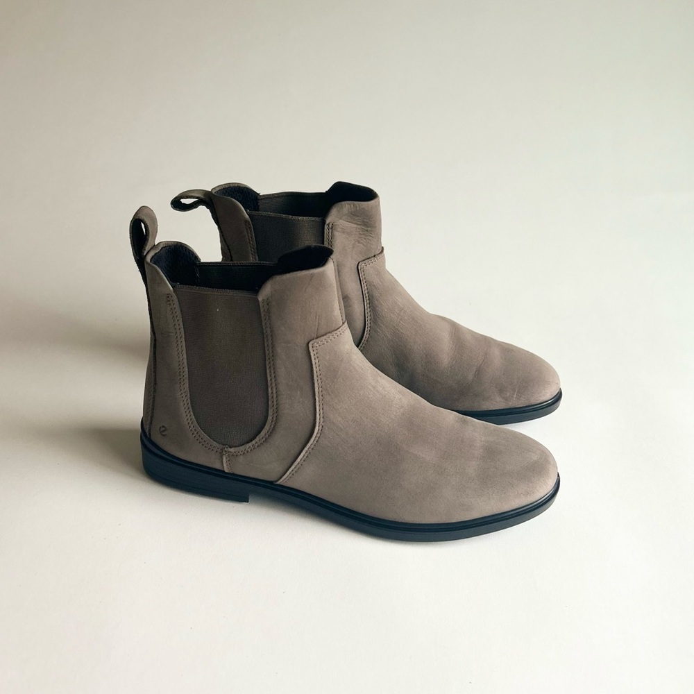 Ecco Khaki Waterproof Leather Chelsea Boots size EUR 39, US 8.5